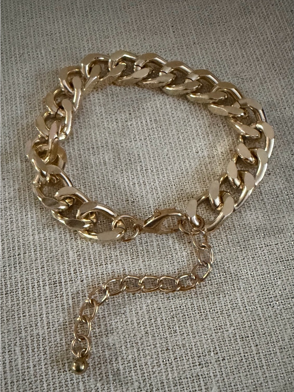 Gold Tone Chain Bracelet Set - Elegant Women's Jewelry - Picture 4 of 6